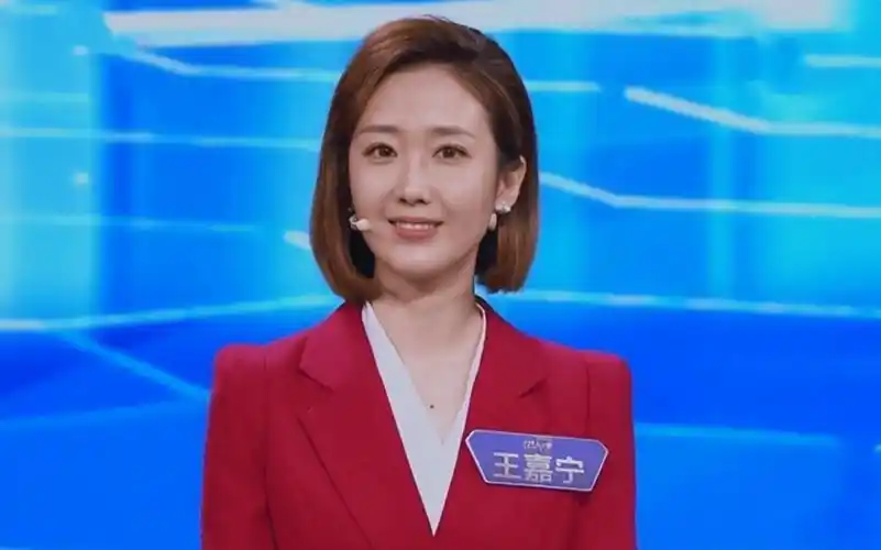 主持人王嘉宁26岁进央视29岁嫁人如今30岁事业爱情双丰收