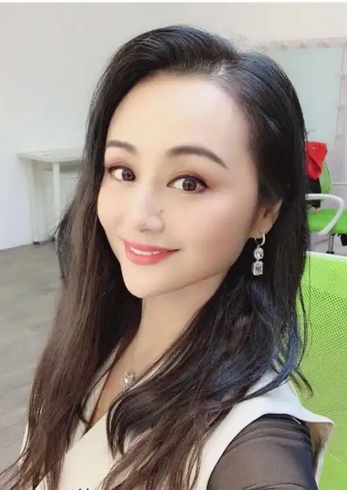 昔日主持一姐45岁曹颖瘦身成功变脸却被网友吐槽整得太吓人