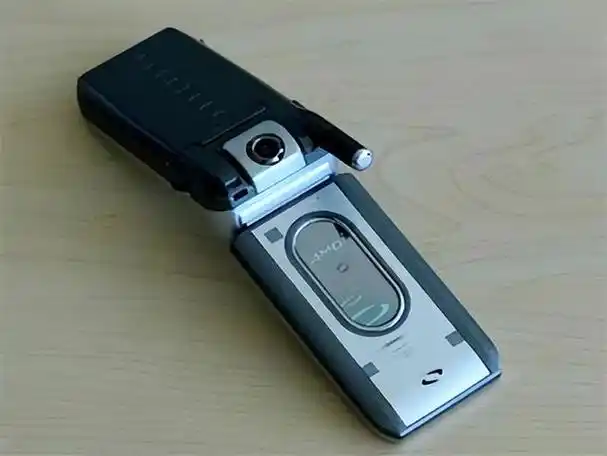 经典的国产旋屏手机——夏新m8手机