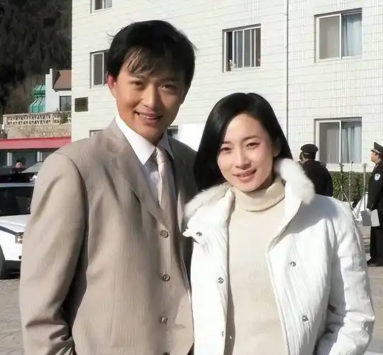 甄锡_闫研_婚姻