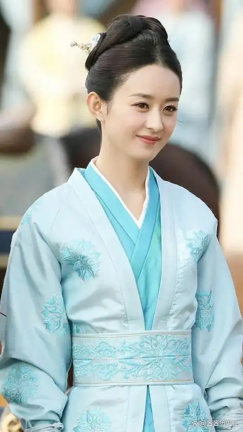 31岁杨紫素颜照引热议脸肿成胖头鱼变化大说话张不开嘴太别扭