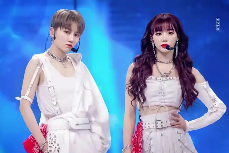 怎么看待孔雪儿×刘雨昕cp? - 知乎