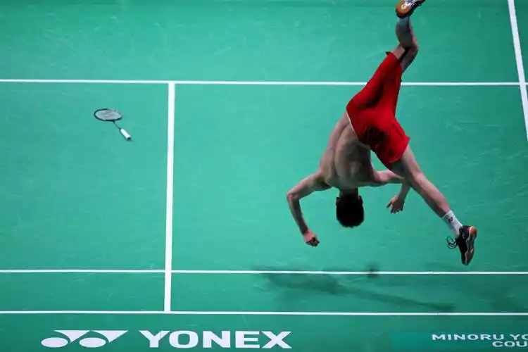 3月18日,李诗沣在比赛后庆祝胜利.新华社记者李颖摄