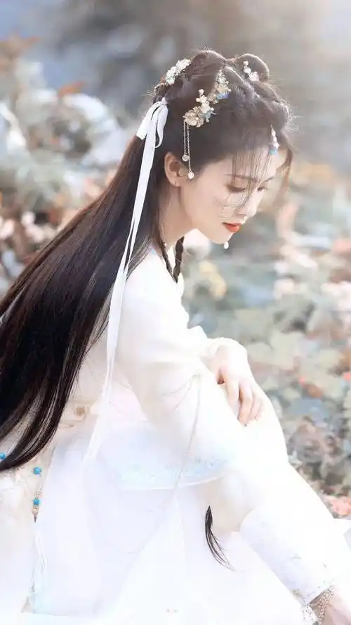 了现实白衣飘逸仙气红衣飒中带美恍如江湖中行走的侠女再世古人的风韵