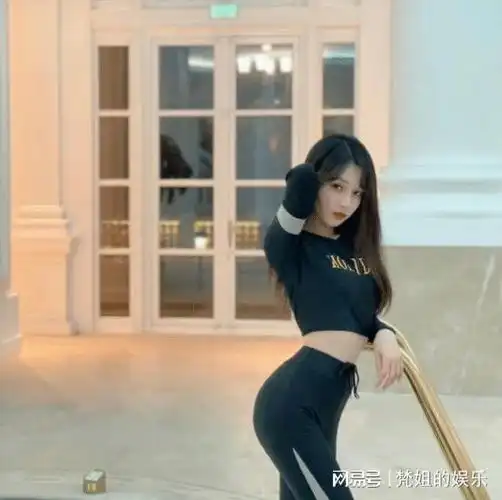 宋昕冉, 虽然穿的多, 也挡不住这股子妖娆劲儿啊