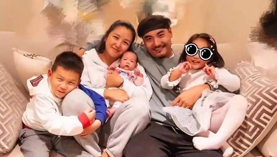 7位超女现状:李宇春成时尚标杆,何洁单亲带娃,张靓颖劫后重生_郁可唯