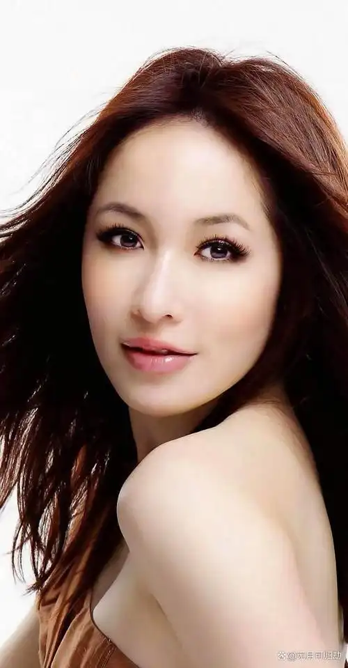 萧亚轩这位性感火辣的歌后一直备受关注.