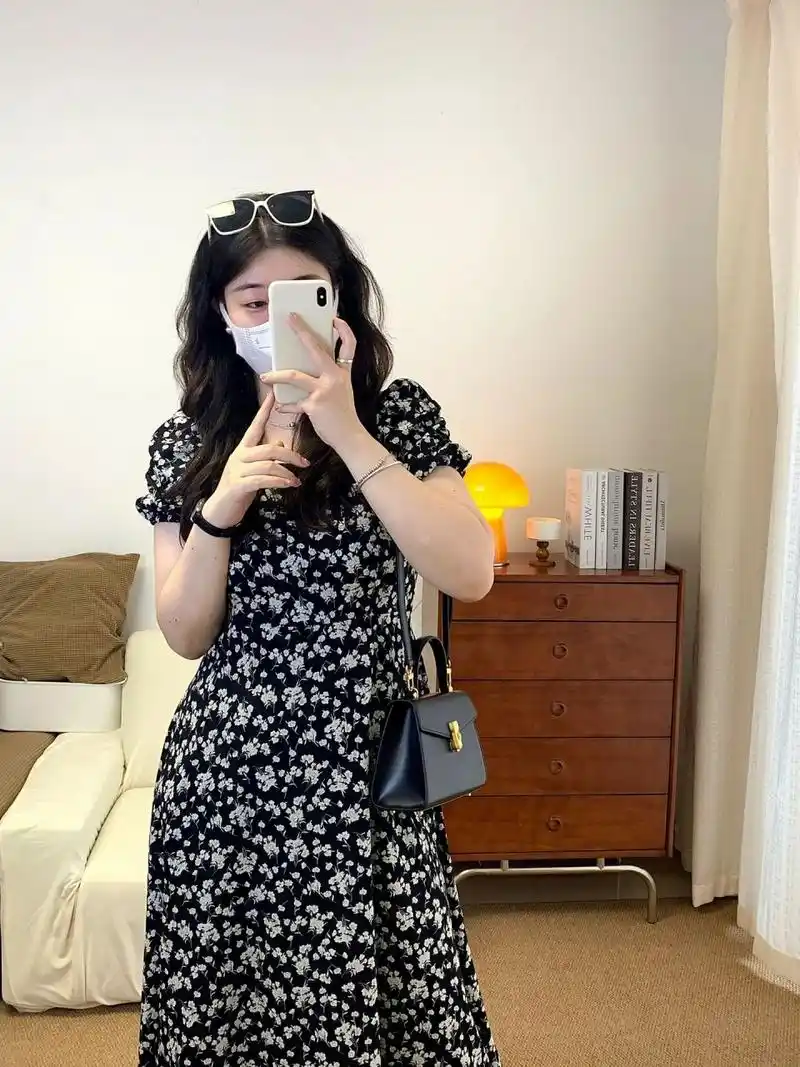 身高175cm 体重150斤 每年夏天一定会翻出这条黑色碎花裙 真的很鲜葺