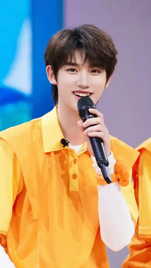 丁程鑫最想和孙悟空去旅行##丁程鑫你好星期六粉色衬衫造型