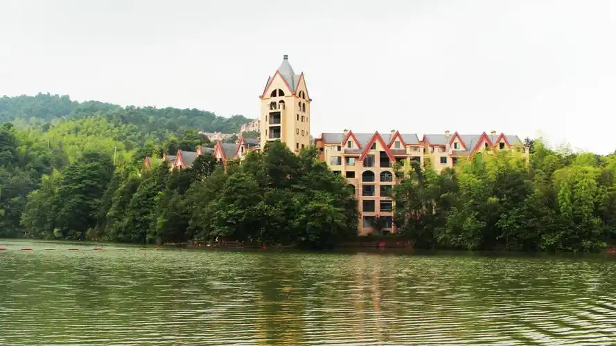 天岛湖赤水河畔的高原明珠