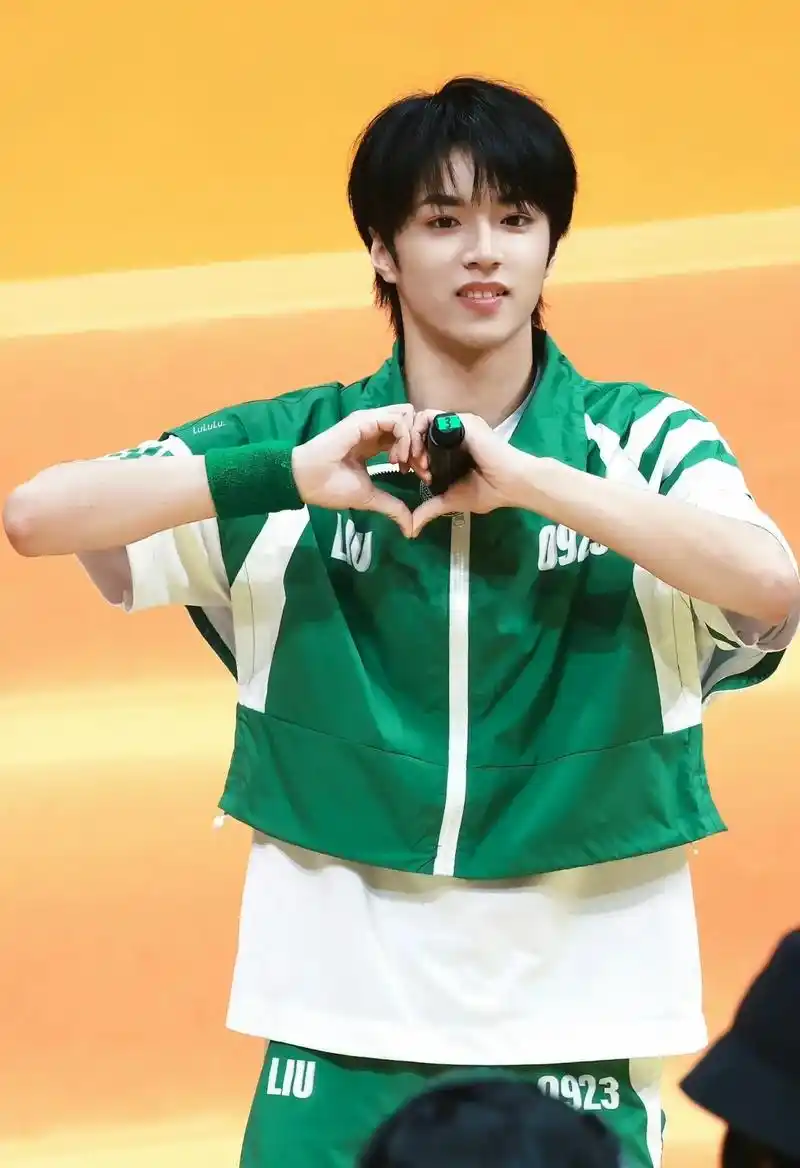 刘耀文 #时代峰峻运动会 "最会整活(bixin)的小狗" - 抖音