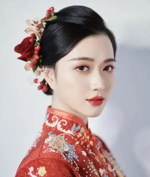 国字脸秀禾新娘造型国字脸适合什么秀禾发型