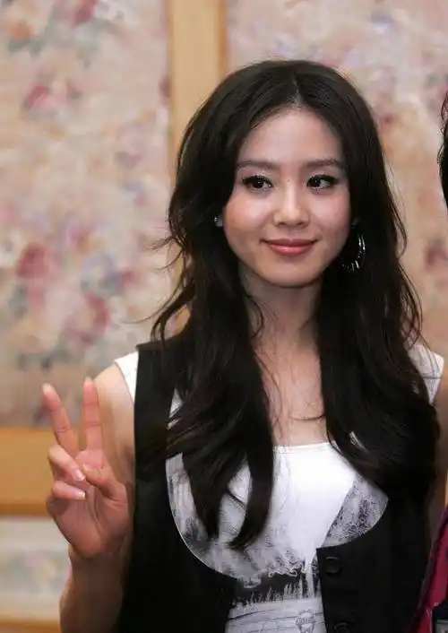 年轻时的刘诗诗,从她早期的照片看出,吴奇隆的眼睛眼光毒辣_作品_的