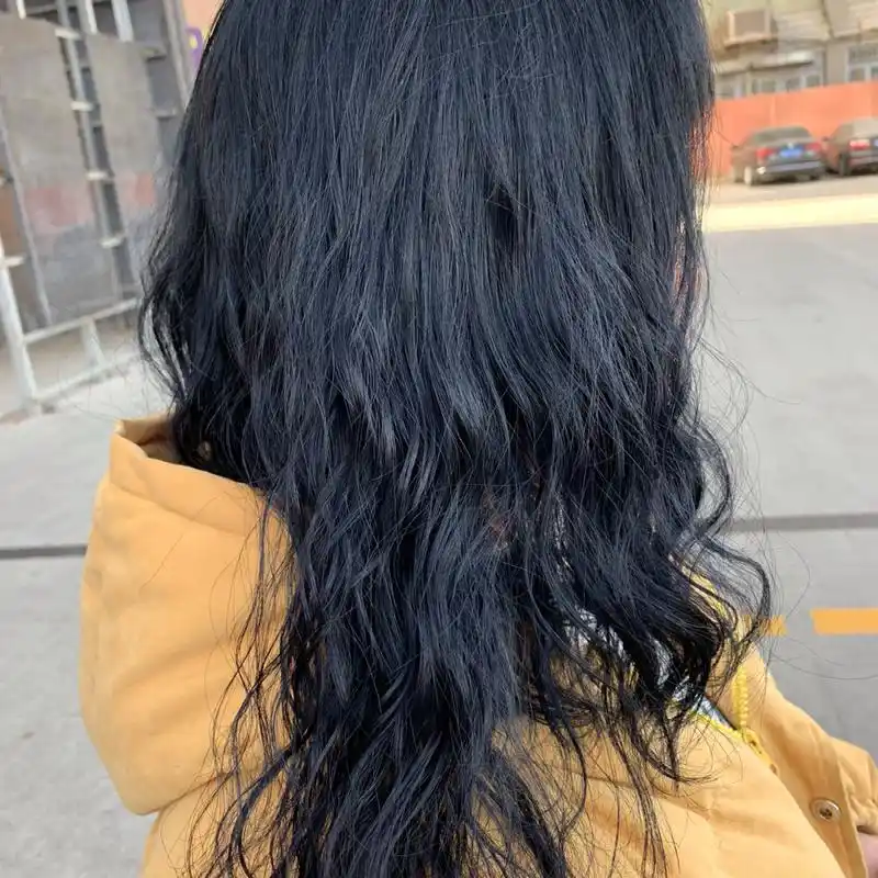 我的蓝黑色头发,不知道洗几次会褪成什么色