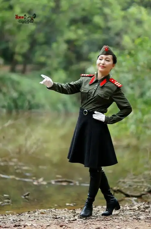 昔日文艺女兵晓琳