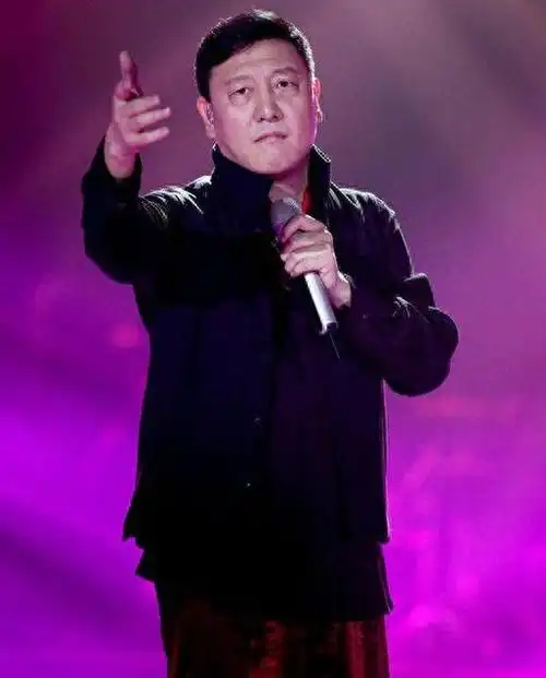 回顾韩磊:苦追小16岁王燕39岁才得偿所愿,结婚16年感情依旧甜蜜