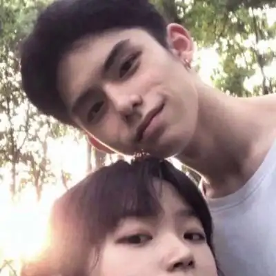 情侣头像好看真人两张最新款真人一人一半分开图片