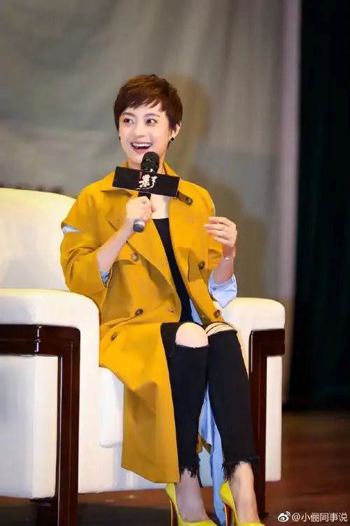 孙俪少女感也太好了点超短发搭配黄色风衣秒变成18岁少女