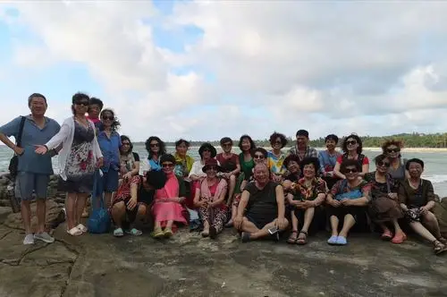 无论在那个景点,我们30人的团队都不会忘记合影留念.