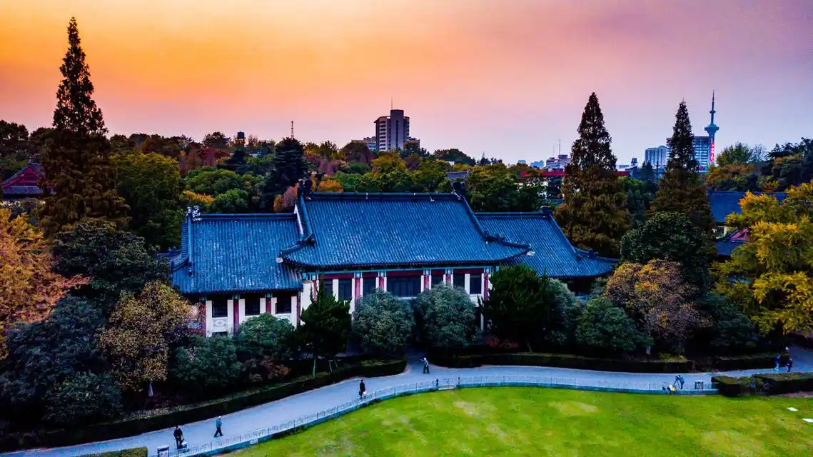 南京师范大学秋日航拍图