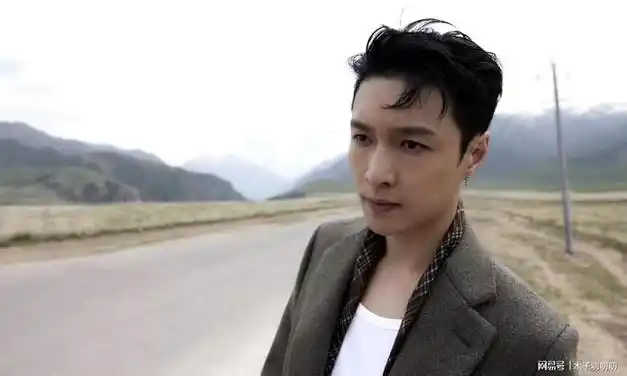 为杂志拍写真杨幂复刻小时代林萧张艺兴西部牛仔风有质感