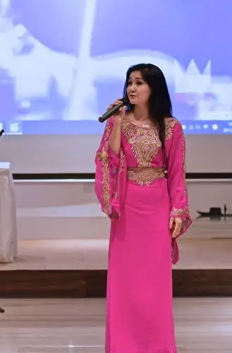 著名歌手-王华演唱 --- 百灵鸟