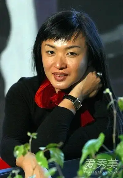 金星早期照片曝光 发型让人hold不住