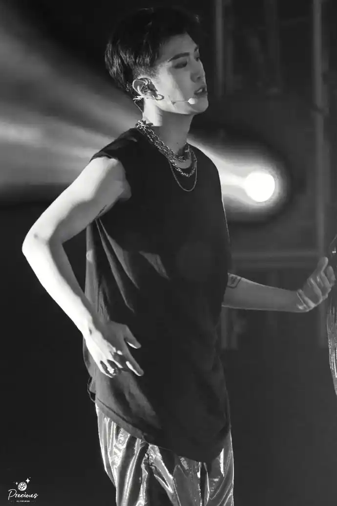 女友视角下的范丞丞 绝美侧颜魅惑人心