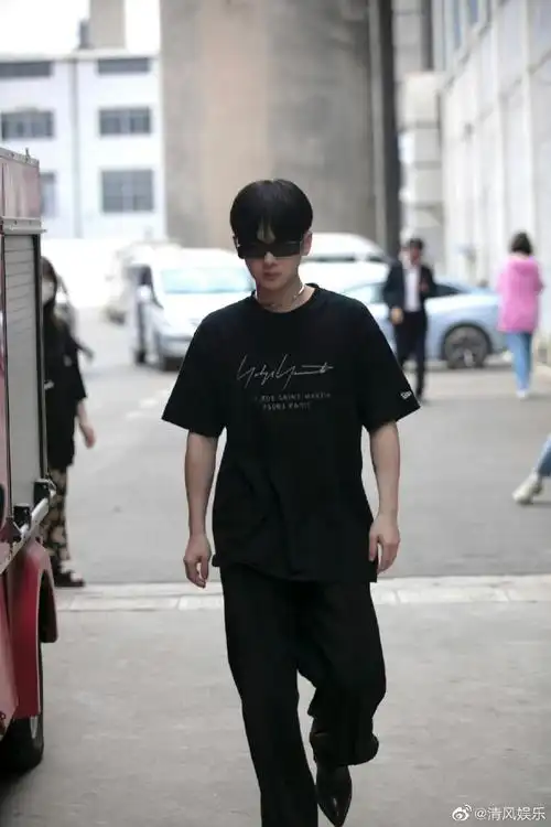 周震南录制说唱巅峰对决#周震南录制说唱巅峰对决上班