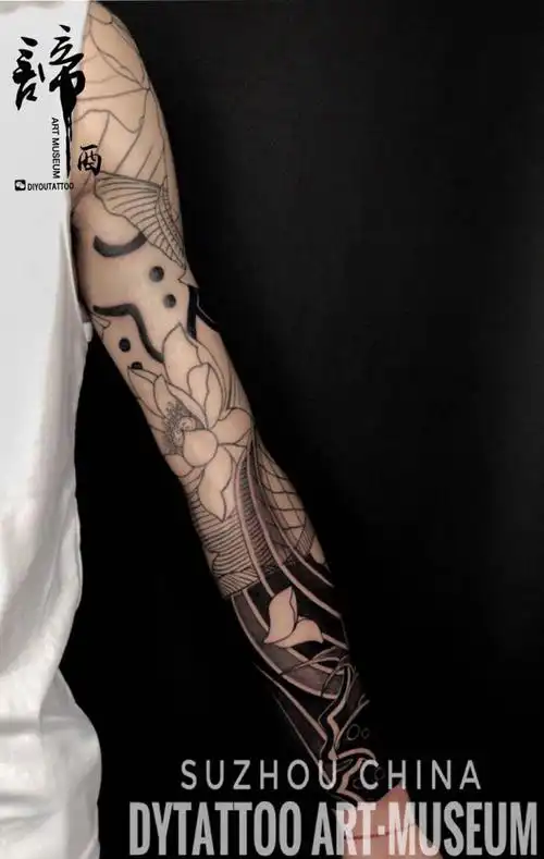 老传统花臂鱼纹身图片手臂肩部老传统新传统纹身图案