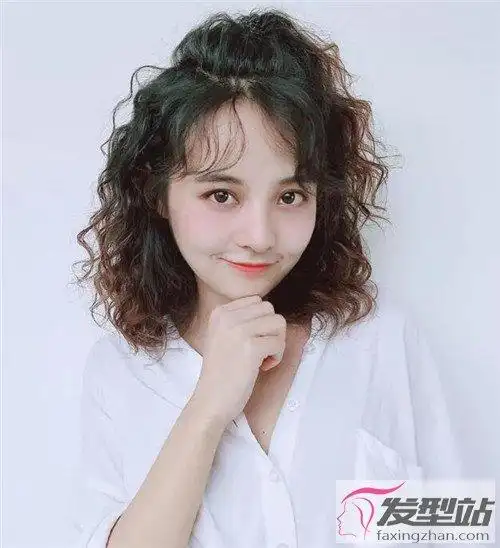 羊毛卷成流行c位发型 2020照样火一整年_发型站_最