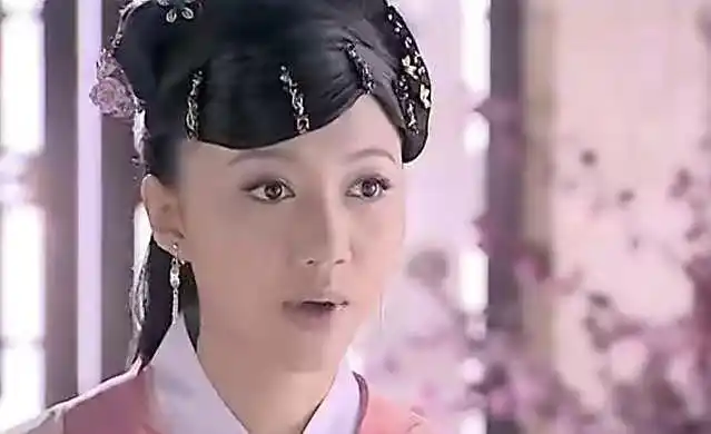 《粉蝶》刘品言饰演的粉蝶粉蝶原本的是蓬莱山的蝴蝶仙子,与众位蝴蝶