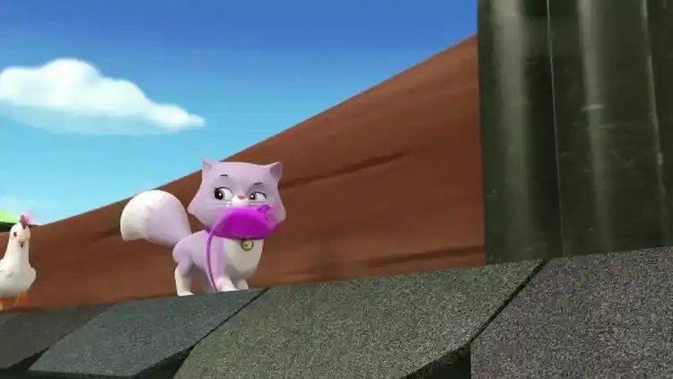 汪汪队小猫咪和公鸡为了抢玩具,追逐到房顶下不了,这太危险了