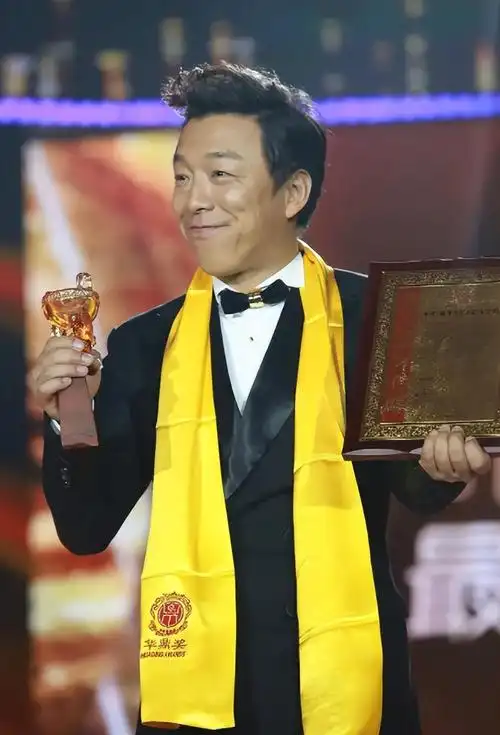 回顾黄渤普通妻子是我掌心宝成名后抛弃糟糠妻那还是人吗