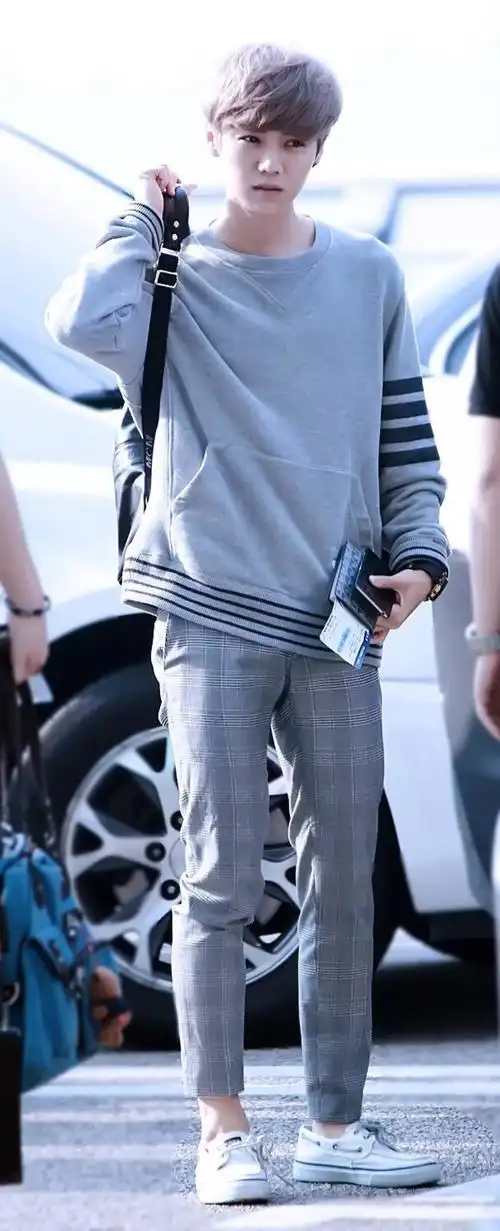 shin潮鹿晗火爆之鹿无人能挡行走的街拍教科书