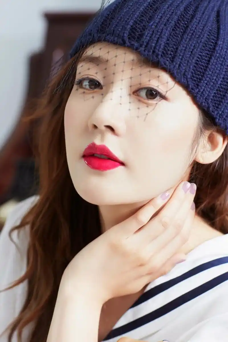 韩国演员成宥利,网友:好喜欢她轻熟的气质真的得很让人喜爱