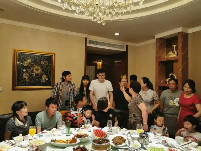 外孙三十岁生日,全家聚餐