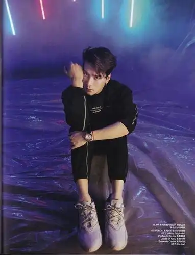 王嘉尔《红秀grazia》封面大片公开,侧背发型眼神从容,太有型了