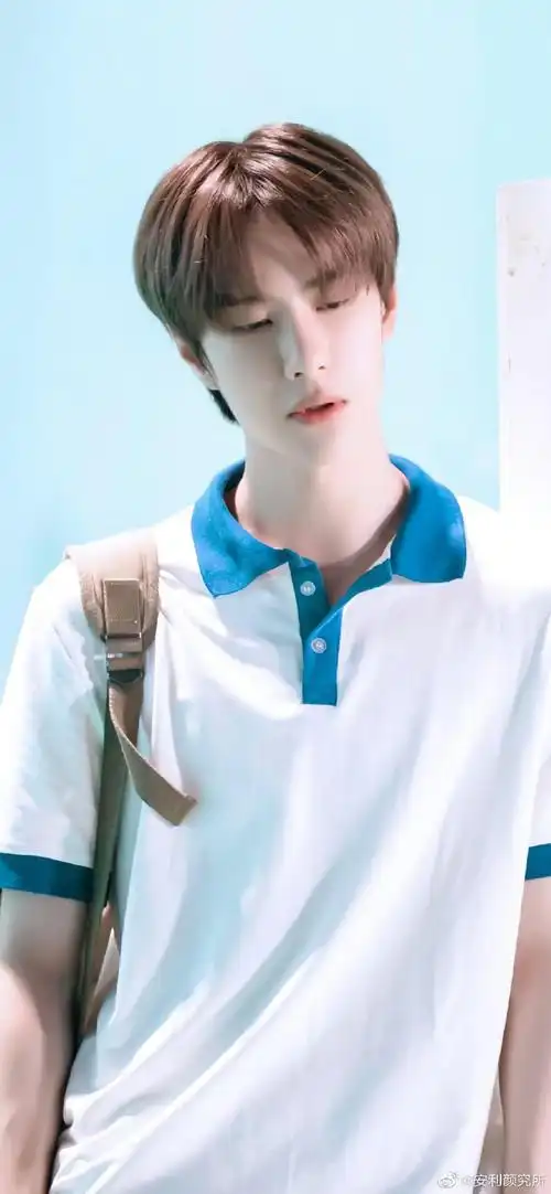 校服穿对有多好看#王一博这组校服照片好帅气!