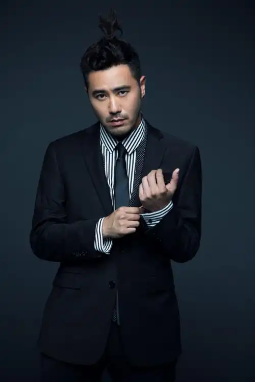 陈亦飞熟男写真变霸道总裁