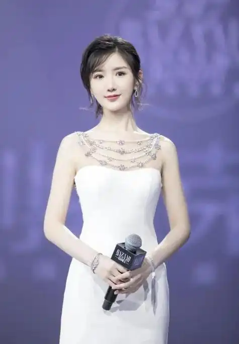 毛晓彤的故事:被亲生父亲索要五千万,目睹男友出轨,人生太凄凉