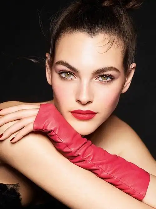 chanel香奈儿炫亮魅力柔雾唇膏系列:你的新运色