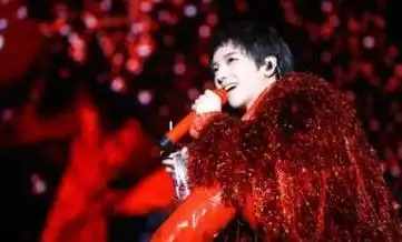 然而,近年来华晨宇的面部常出现僵硬,塌陷等问题.你说他没有整容?