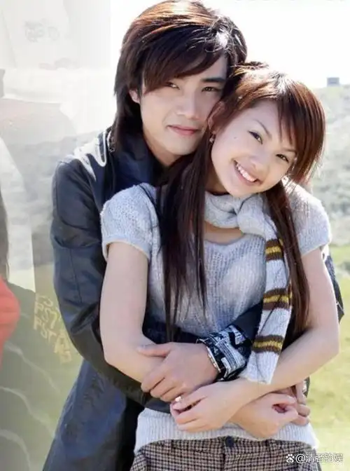 贺军翔的好友有林依晨,杨丞琳,安以轩,三位女性中就有2位正在遭遇婚姻