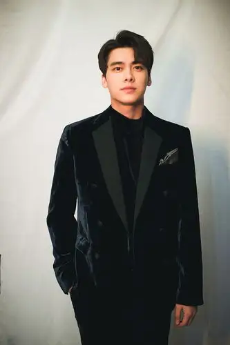 李易峰沉稳内敛气质写真图片