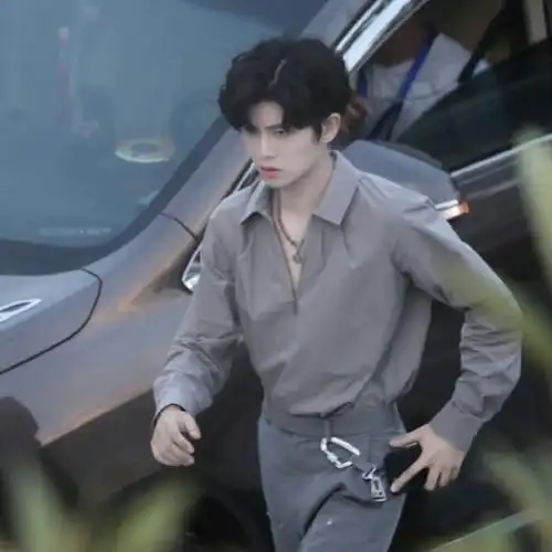 任嘉伦的小腿毛