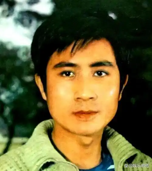 演员郭凯敏与相伴6年张芝华离婚后转身娶尤勇前妻终获幸福