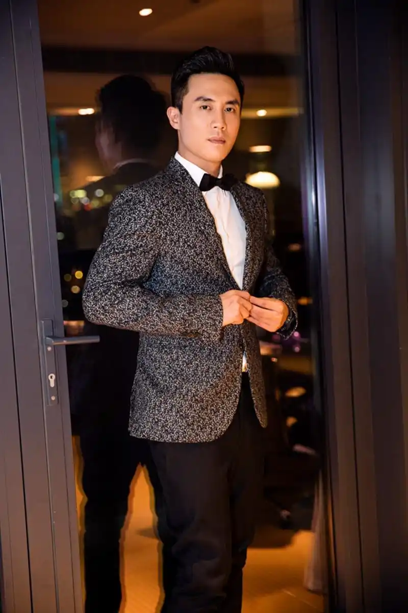 杜淳最新写真深邃眼神迷人 百变小生新剧做学霸