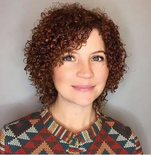 女人过了50岁,剪短发烫一烫就对了,洋气又时尚|烫发|卷发|脸型|染发