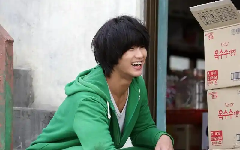 金秀贤的卧底生涯隐秘而伟大一生信仰与挚爱家庭的抉择